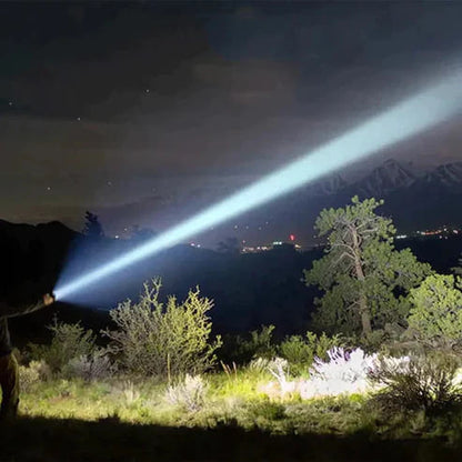 Set Redovne Baterijske Lanterne s Njemačkim Laserom + Kutija + Dodatna Baterija BESPLATNO – TitanLux™